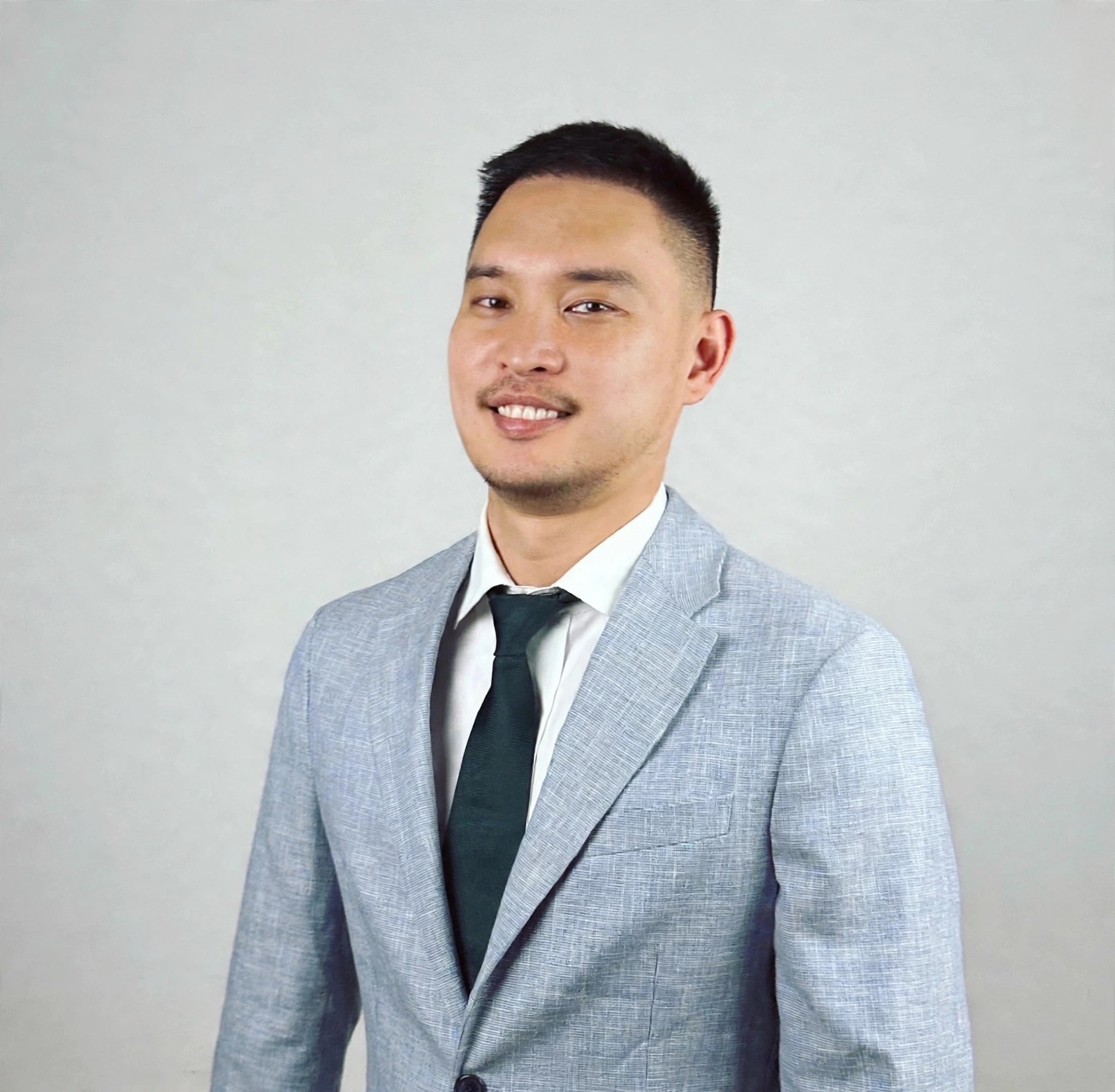 Edward Lee 紐約房產私人顧問 — 專業形象照